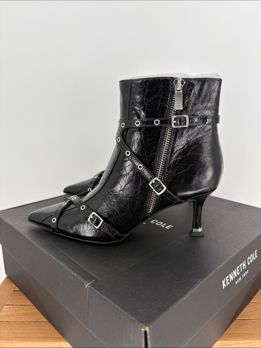 New Kenneth Cole Black UMI BIKER BOOTIE SIZE 6 - Picture 4 of 6